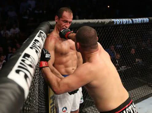 Imagem UFC 166: Junior Cigano é derrotado por Cain Velasquez