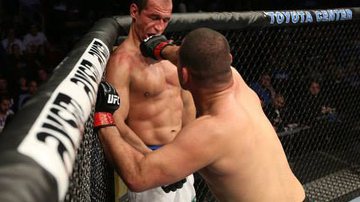 Imagem UFC 166: Junior Cigano é derrotado por Cain Velasquez