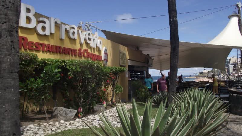 Imagem Bandidos bem vestidos e armados assaltam o restaurante Barravento