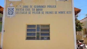 Imagem Presos entram na sala de delegado, roubam arma e fogem