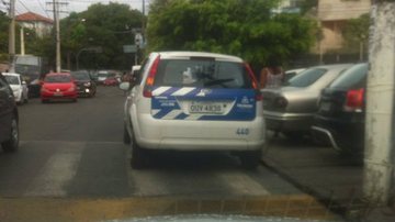 Imagem Carro da Prefeitura faz transporte escolar na hora do trabalho