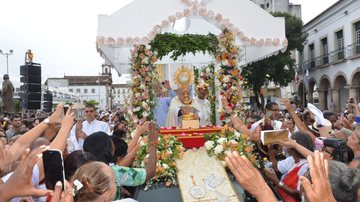 Imagem Corpus Christi: católicos se reúnem em missa e procissão em Salvador