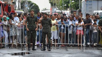 Imagem 7 de setembro: Neto e Wagner fazem hasteamento das bandeiras