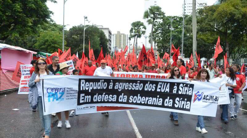 Imagem 7 de setembro: Movimento Sem Teto protesta durante desfile