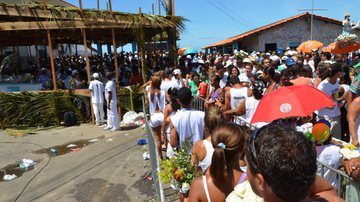 Imagem Iemanjá: baianos e turista já esperam cerca de 2h para deixar presentes