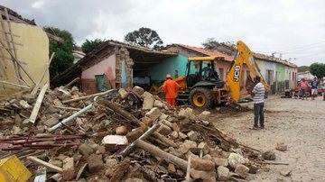 Imagem Após o dilúvio, Lajedinho revela cenário de guerra