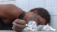 Imagem  Vídeo: homem morre diante de reportagem e moradores responsabilizam SAMU