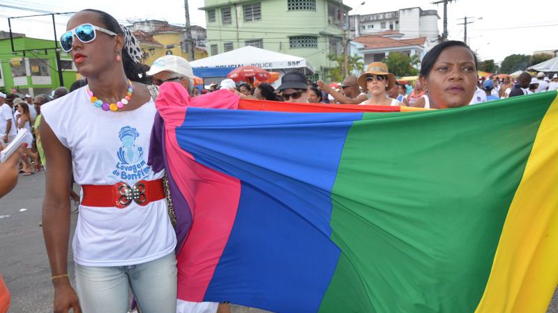 Imagem Grupo levanta bandeira da homossexualidade na Lavagem do Bonfim
