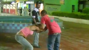 Imagem Vídeo: bate-boca entre bêbados termina em pancadaria