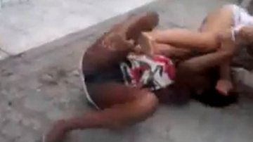 Imagem Vídeo: travestis saem no tapa em Feira de Santana