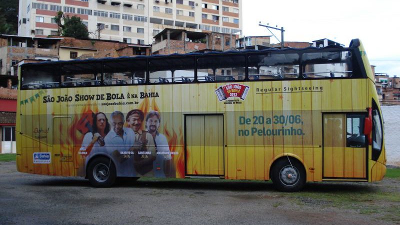 Imagem Ônibus do Forró leva turistas para curtir o São João do Pelô