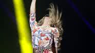 Imagem  Claudinha bangunceira faz a festa no Festival em show eletrizante