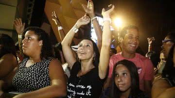 Imagem No Festival vale tudo: no meio aperto, aos gritos e para todas as idades