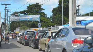 Imagem Usuários do ferry boat e lancha encaram filas neste sábado