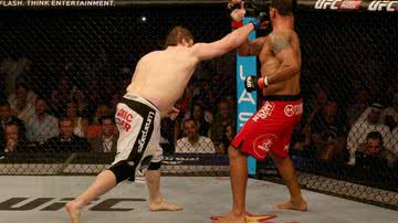 Imagem UFC: Minotauro sofre "atropelo" e é nocauteado no 1º round