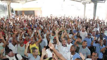 Imagem Rodoviários dissidentes se concentram no Sinergia e realizam assembleia