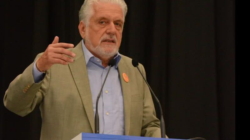 Imagem 'Aécio é carta fora do baralho', diz Jaques Wagner