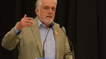 Imagem 'Aécio é carta fora do baralho', diz Jaques Wagner