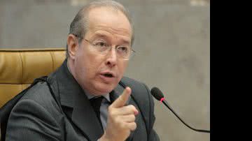 Imagem Ministro Celso de Mello segue internado e sessão do mensalão no STF é cancelada
