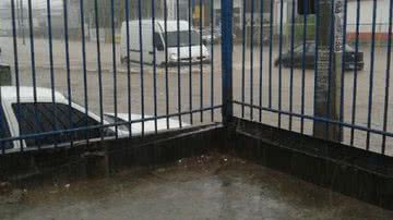 Imagem Chuva e transtornos marcam manhã desta quarta