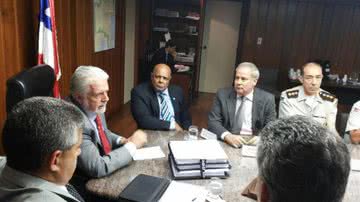 Imagem  Governador se reúne com comitiva da PM e discute reestruturação da categoria