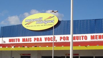 Imagem Pânico em Pirajá: jovem leva três tiros no pátio do Mercantil Rodrigues
