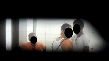 Imagem Novas imagens revelam que atos libidinosos ainda acontecem nos banheiros do Parque Costa Azul