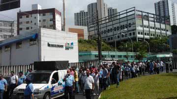 Imagem Astram e Transalvador não se entendem e população sofre