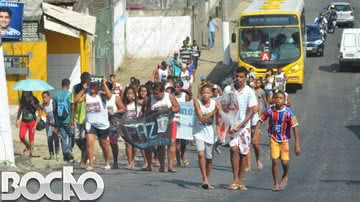 Imagem Moradores bloqueiam BR-324