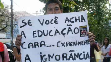 Imagem Professores da rede particular entram em greve