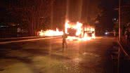 Imagem Ônibus é incediado na Avenida Centenário