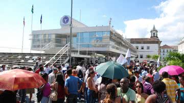 Imagem Prestadores de serviço do PSF cruzam os braços em Salvador