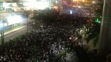 Imagem Manifestação fecha região do Iguatemi e bombas rojão explodem