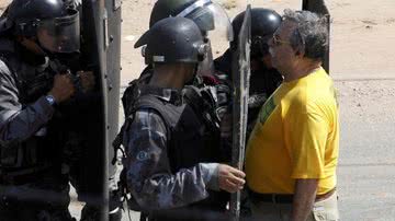Imagem 'Fui tomar satisfação', afirma idoso que enfrentou PMs em protesto