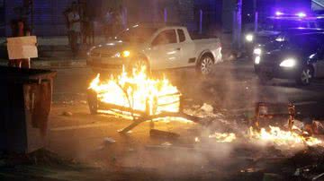 Imagem Manifestantes fecham a Bonocô e causam engarrafamento na região
