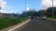 Imagem Moradores fecham os dois sentidos da Avenida Gal Costa