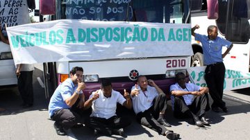 Imagem Motoristas autônomos fazem manifestação na rodoviária de Salvador