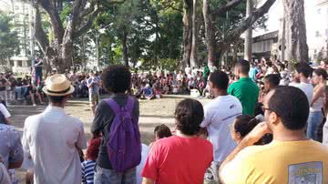 Imagem Manifestantes se reúnem e organizam dossiê