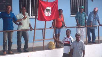 Imagem Trabalhadores rurais ocupam sede da prefeitura de Itaetê