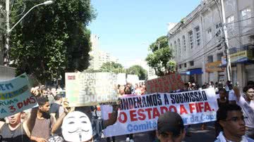 Imagem  Manifestação Passe Livre: maioria dos militantes encerra protesto nos Barris