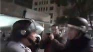 Imagem Policial se recusa a cumprir ordem durante manifestação