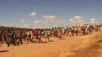 Imagem Manifestantes bloqueiam rodovia e cobram obras de reformas