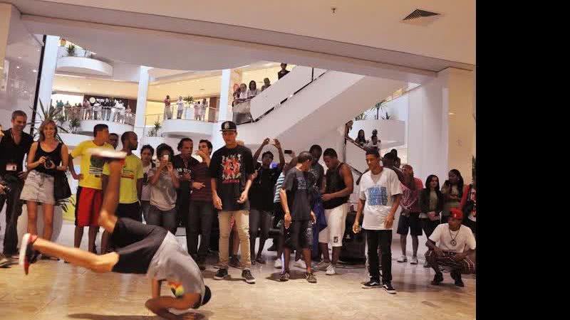 Imagem Rolezinho no Barra teve roda de hip hop. Veja fotos