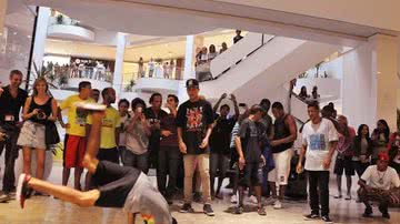 Imagem Rolezinho no Barra teve roda de hip hop. Veja fotos