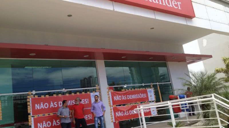 Imagem Santander: paralisação contra demissão em massa