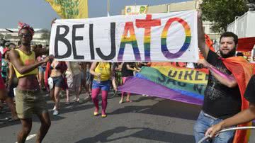 Imagem Protesto no Dia Internacional do Orgulho LGBT reúne críticas à Copa