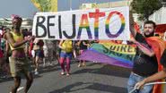 Imagem Protesto no Dia Internacional do Orgulho LGBT reúne críticas à Copa