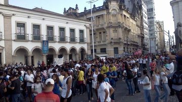 Imagem Estudantes se juntam ao MPL em manifestação na Praça Municipal 