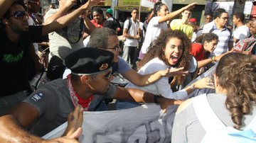 Imagem Estudantes fecham a Lapa e pedem &quot;Passe Livre Já&quot;