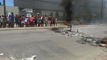 Imagem Fotos: protesto por morte de criança fechou a Barros Reis